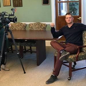 Meet your Posher, Devin